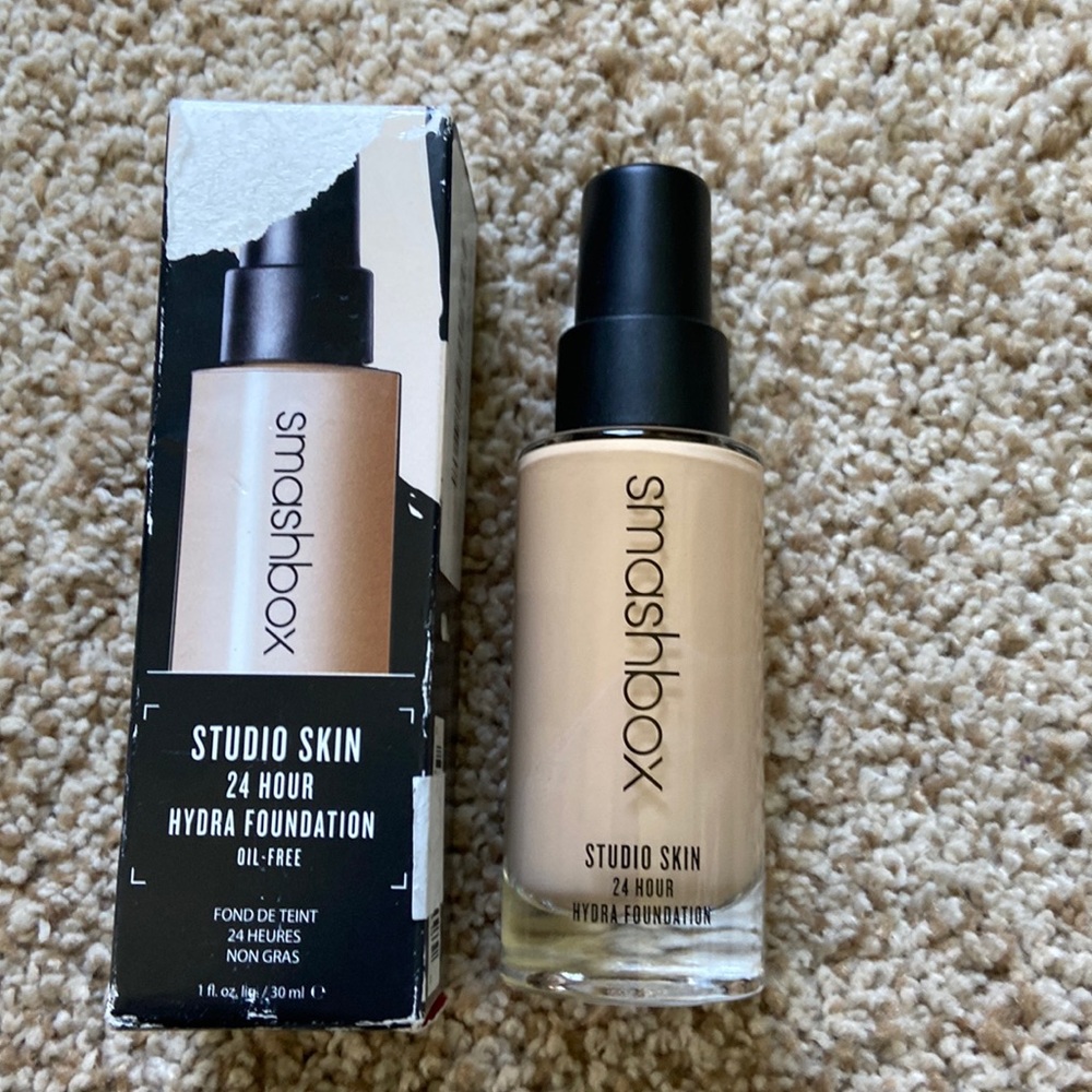 Smashbox studio skin 24 hour hydra foundation in 1.0 Fair